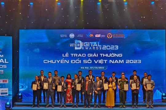 Năm thứ hai liên tiếp TVU đạt Giải thưởng Chuyển đổi số Việt Nam - Vietnam Digital Awards 