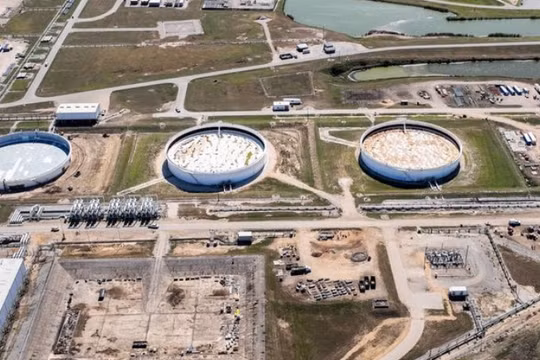 Giao dịch dầu trị giá hàng tỉ USD của Tổng thống Biden đối mặt với thử thách lớn