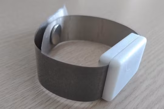 Thiết bị giám sát, quản lý người cách ly y tế và người nhiễm COVID-19. Ảnh: VGP.