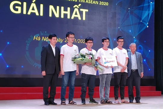 Đội thi HCMUS.Twice đến từ trường Đại học Khoa học tự nhiên – ĐHQG TP.HCM giành ngôi vô địch cuộc thi Sinh viên với An toàn thông tin ASEAN 2020.