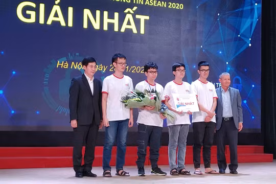 Đội thi HCMUS.Twice đến từ trường Đại học Khoa học tự nhiên – ĐHQG TP.HCM giành ngôi vô địch cuộc thi Sinh viên với An toàn thông tin ASEAN 2020.