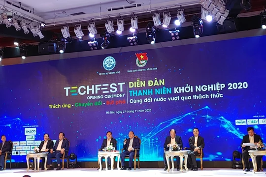 Thủ tướng Chính phủ và lãnh đạo các Bộ ngành tham gia đối thoại tại Diễn đàn Thanh niên khởi nghiệp 2020.