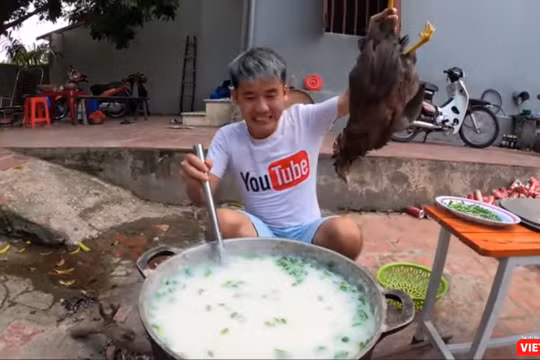Nguyễn Văn Hưng (Hưng Vlog) bị phạt 7,5 triệu đồng vì video phản cảm.