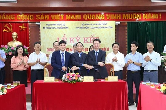 Sở TT&TT Hà Nội, Cục Viễn thông và Cục Bưu điện TW ký kết phối hợp về quản lý Bưu chính, Viễn thông và hạ tầng số (ký kết tháng 10/2020). Ảnh: Cổng TTĐT Hà Nội.