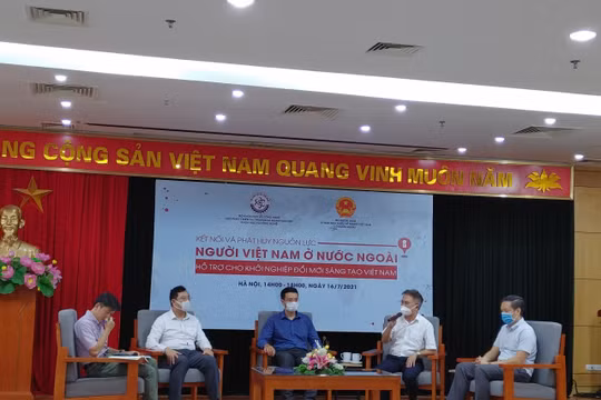 Các chuyên gia thảo luận tại sự kiện.