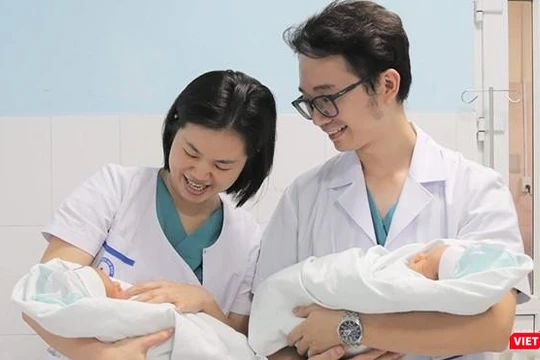 Niềm vui của các bác sĩ khi điều trị thành công.