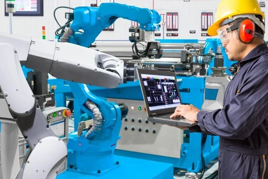 Công nghệ được coi là giải pháp để đương đầu với những thách thức sắp tới trong môi trường kinh doanh. Ảnh: Tech Wire Asia