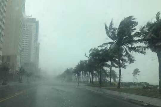 Bão số 9 gây ảnh hưởng nghiêm trọng tới các tỉnh miền Trung.