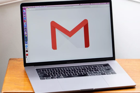 Có nhiều tính năng ấn trên Gmail nhiều người không hề biết đến. Ảnh: CNET