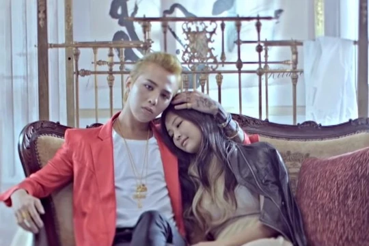 Cặp đôi G-Dragon và Jennie dính tin đồn hẹn hò. Ảnh: MV "That XX"