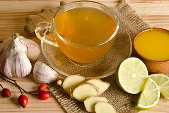 Trà gừng, tỏi, nghệ có thể cải thiện hệ miễn dịch nếu sử dụng đều đặn (Ảnh: NDTV Food)
