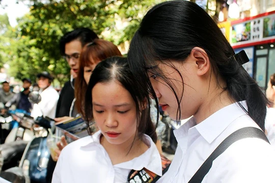 Kỳ thi tuyển sinh lớp 10 Hà Nội năm 2020 diễn ra an toàn, nghiêm túc, đúng quy chế. Ảnh: hanoi.edu.vn