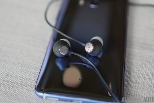 HTC U11 có nhiều tính năng độc đáo như Edge Sense