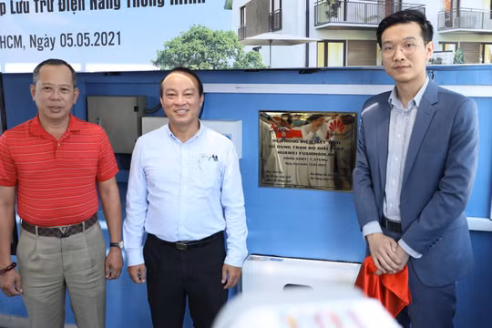 Các đại diện tham gia lễ công bố dự án.