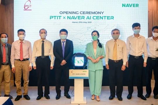 Các đại biểu tham dự lễ ra mắt AI Center tại PTIT.