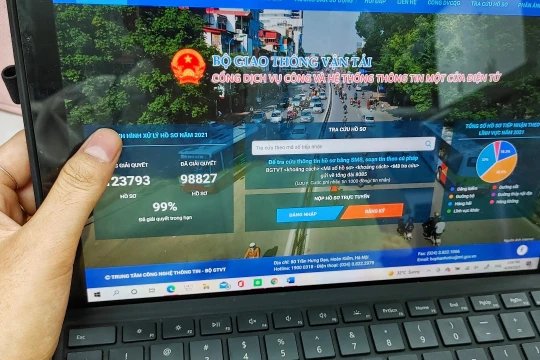 Bộ GTVT phấn đấu đưa toàn bộ 100% dịch vụ công đủ điều kiện lên cung cấp trực tuyến mức 4 cho người dân, doanh nghiệp vào cuối năm nay.