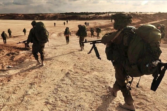 Israel điều động thêm quân mở rộng quy mô chiến dịch trên bộ ở Lebanon. (Ảnh: AFP)