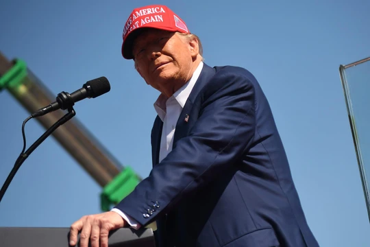 Ông Trump tuyên bố không tranh cử năm 2028 nếu thua bà Harris vào tháng 11 này (Ảnh: NYP)