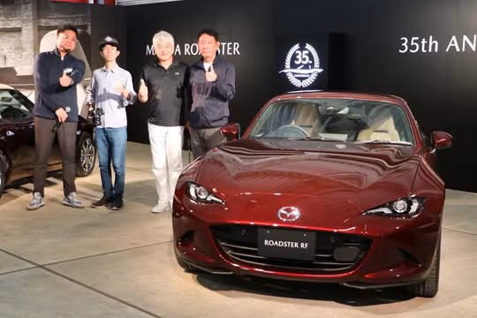 Phiên bản kỷ niệm 35 năm của chiếc Mazda Roadster được nâng cấp nhiều chi tiết đặc trưng từ các thế hệ trước đây. 