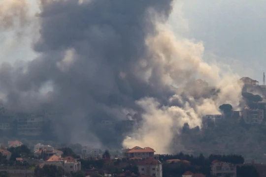 100 tiêm kích Israel tấn công Lebanon liên tục trong một giờ (Ảnh: AFP)