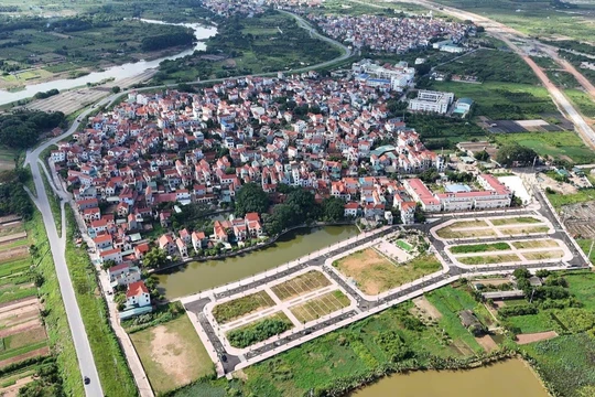 Sau cuộc đấu giá kéo dài 18 giờ, thửa đất xã Tiền Yên, huyện Hoài Đức đã được bán cao nhất 133,3 triệu đồng/m2. Ảnh: Facebook huyện Hoài Đức.