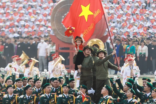 Hình ảnh em bé Điện Biên tươi cười gây xôn xao mạng xã hội. Ảnh: VietNamNet.