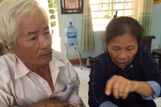 Bố mẹ của nữ bệnh nhân Trang nghẹn ngào khi tìm thấy con gái sau 2 năm lưu lạc.