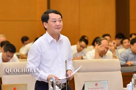 Ông Hầu A Lềnh - Phó Chủ tịch kiêm Tổng thư ký Ủy ban Trung ương Mặt trận Tổ quốc Việt Nam tại phiên họp thứ 38 của Ủy ban Thường vụ Quốc hội (Ảnh: quochoi.vn)