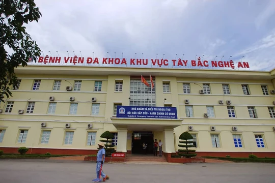 Bệnh viện đa khoa khu vực Tây Bắc Nghệ An, nơi xảy ra vụ việc.