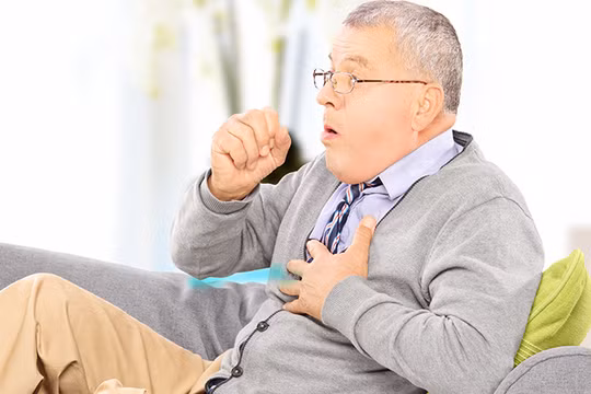 Bệnh nhân mắc phổi tắc nghẽn mạn tính (Ảnh minh họa)