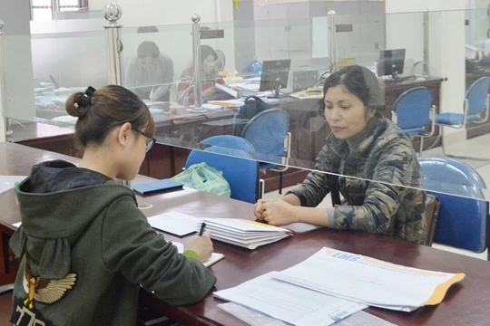 Thực hiện thủ tục hành chính theo cơ chế 1 cửa.