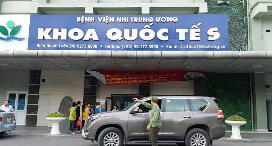 Khoa Quốc tế S, Bệnh viện Nhi Trung ương, nơi bệnh nhi bị phát thuốc đã hết hạn đang điều trị.