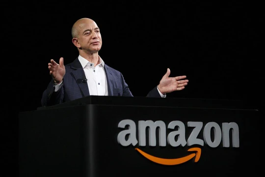 Tỉ phú Jeff Bezos bất ngờ tuyên bố rời ghế CEO Amazon. Ảnh: Deccanherald