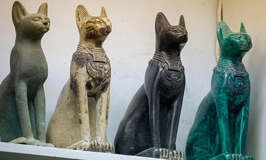 Đối với người Ai Cập cổ đại, mèo là một trong những sinh vật linh thiêng.