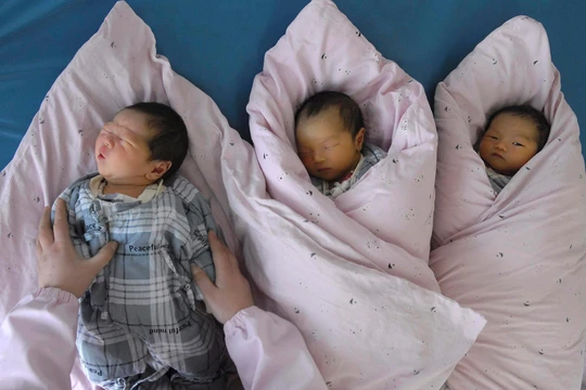 Trung Quốc đối mặt khủng hoảng dân số. Ảnh: Yahoo Finance