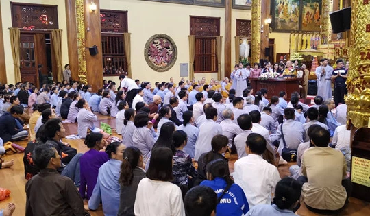 Chùa Ba Vàng tổ chức thuyết giảng công khai tối 21/3. Ảnh: Lã Nghĩa Hiếu