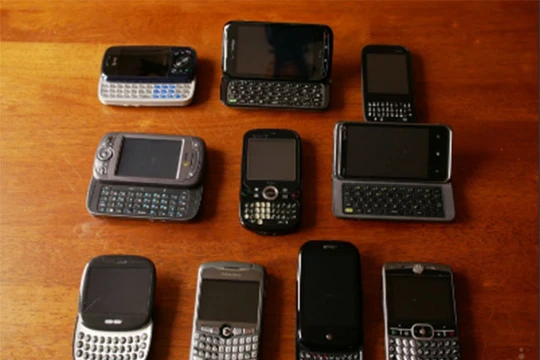 10 chiếc điện thoại với thiết kế bàn phím lạ lùng (ảnh: Phone Arena)