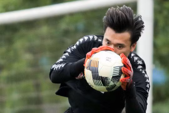 Tiến Dũng sẽ có thử thách mới ở sân Thống Nhất. Ảnh VFF