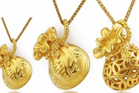 “Vai mang túi bạc kè kè/Nói quấy nói quá người nghe ầm ầm" (ảnh VietTimes)