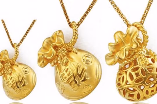 “Vai mang túi bạc kè kè/Nói quấy nói quá người nghe ầm ầm" (ảnh VietTimes)