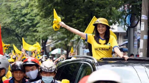 Đại sứ "công đồng" fan SLNA (ảnh VietTimes)