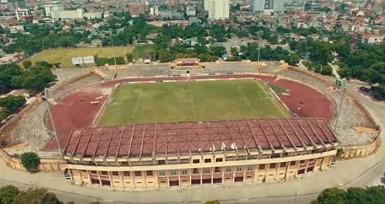 Sân Vinh, được coi là "xấu nhất vịnh Bắc bộ" đã được chọn làm địa điểm đá play-off. Ảnh SLFC.