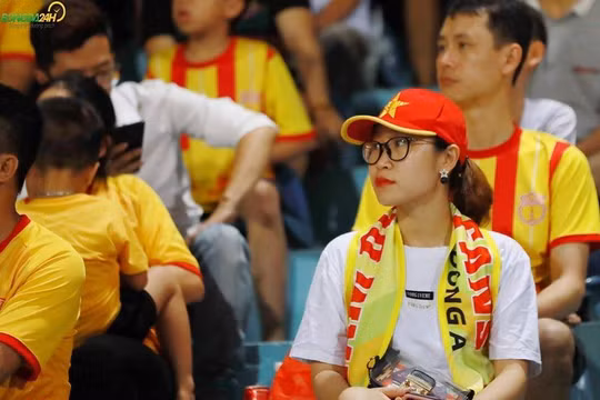 Nét đẹp khán đài! Ảnh BĐ24h.