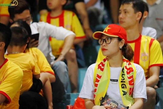 Nét đẹp khán đài! Ảnh BĐ24h.