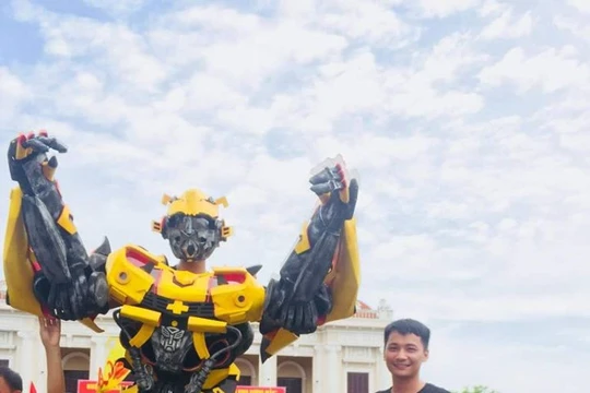 Ngày hội trụ hạng của khán giả thành Nam. Ảnh NĐFC