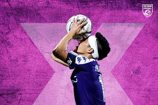 "Chiến binh" Văn Quyết xứng đáng có tên trong đội hình tiêu biểu V.League. Ảnh VF.