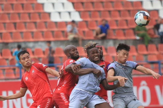 Hà Nội và TP.HCM (áo sẫm) là 2 đội mạnh tại V.League 2018 đã có mặt tại bán kết Cúp quốc gia (ảnh VPF)