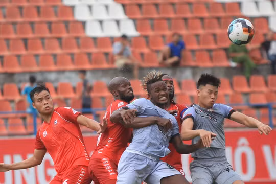 Hà Nội và TP.HCM (áo sẫm) là 2 đội mạnh tại V.League 2018 đã có mặt tại bán kết Cúp quốc gia (ảnh VPF)