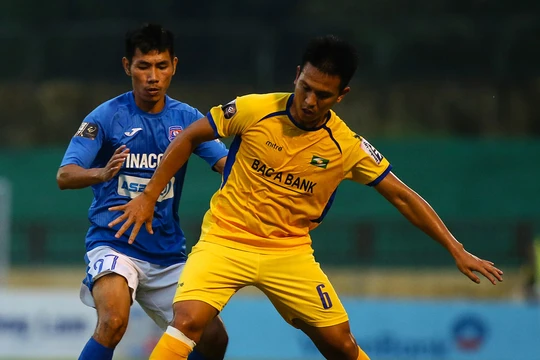 SLNA đã tự đánh mất lợi thế trước Than Quảng Ninh trong cuộc đua vị trí thứ 3. Ảnh VPF.