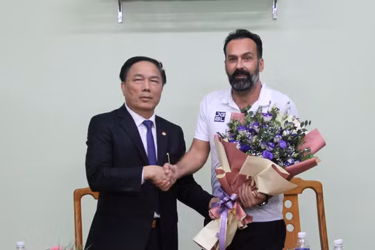 Trước ngày hội quân, Thanh Hóa đã kịp đưa về ông thầy người Italia HLV Fabio Lopez để chèo lái đội bóng V.League 2020 (ảnh Mạnh Cường)